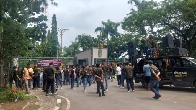 
					Proses Pengangkatan Plt Direktur Usaha PDAM Tirta Bhagasasi Dipertanyakan