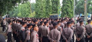 Terpantau aparatur dalam mengamankan maksa aksi dalam gerakan aksi damai di depan pemda Kabupaten Bekasi.