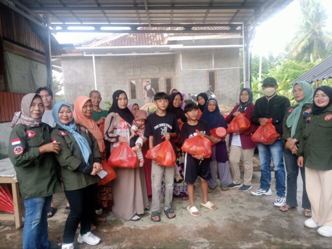 
					Air Mata di Balik Senyuman: Inspirasi Wanita Nusantara Indonesia DPK Pesawaran Berbagi Sembako di Bulan Ramadan