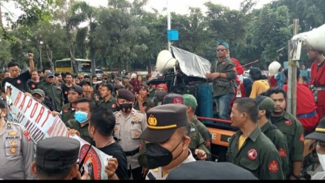 
					Mandor Baya: Desak Wali Kota Bekasi Segera Rotasi dan Mutasi Pejabat Bermasalah
