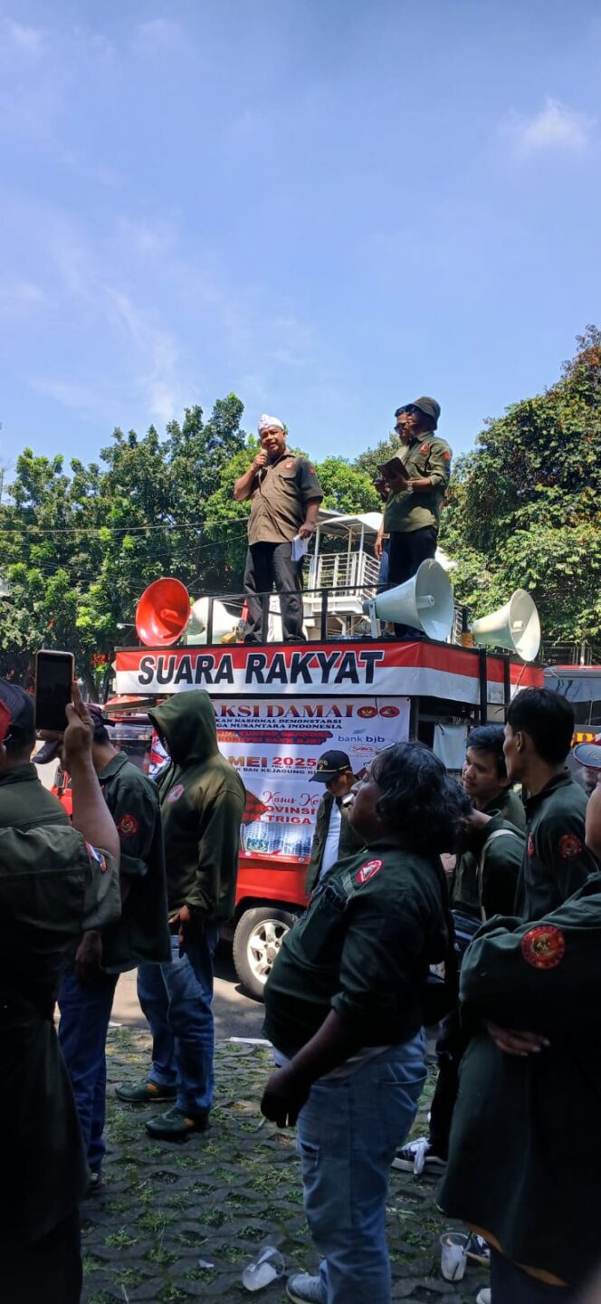 
					Ait M Sumarna Ketua DPD LSM Trinusa Jawa Barat 