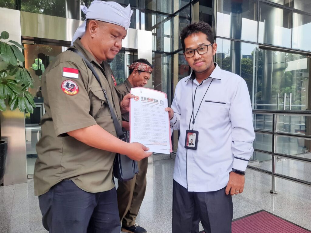 Ait M Sumarna Ketua DPD LSM Trinusa Jawa Barat menyerahkan Berkas di Gedung KPK Jl. Kuningan Persada No.Kav 4, RT.1/RW.6, Guntur, Kecamatan Setiabudi, Kota Jakarta Selatan, Daerah Khusus Ibukota Jakarta 12950